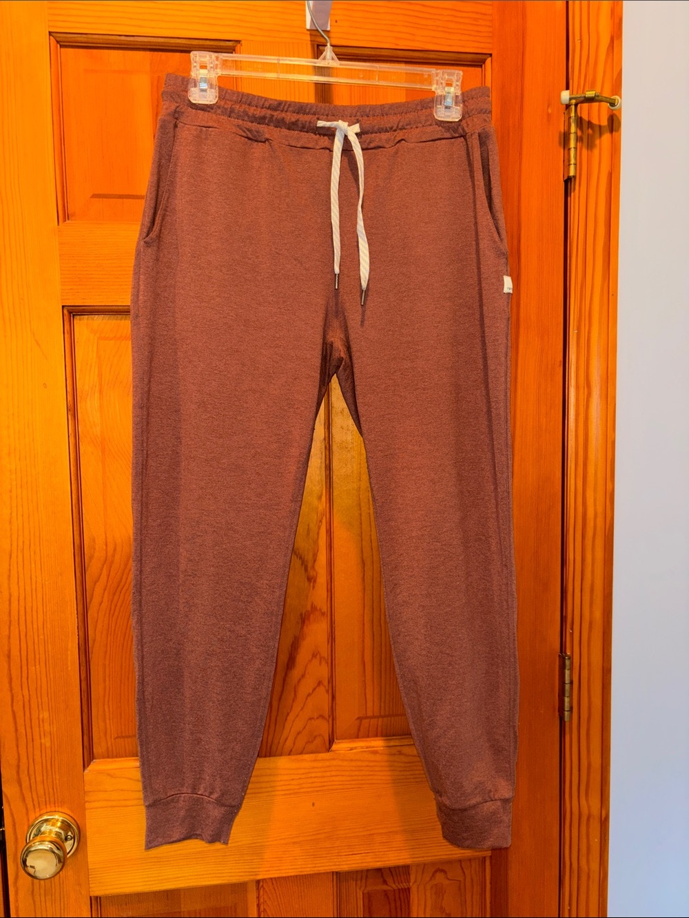 Vuori Women's Rust Red Performance Jogger in Dreamknit Lounge Pants Size Small - Picture 3 of 6